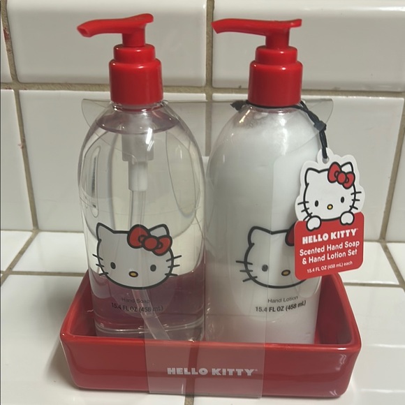 Hello Kitty | Bath | Hello Kitty Red And White Bath Body Dispenser Set ...